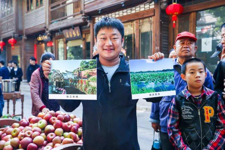 抖音達(dá)人石榴哥化身嗨學(xué)體驗(yàn)官，空降新華引爆直播間