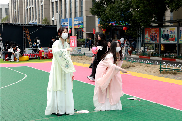 “三八”國(guó)際婦女節(jié)來(lái)臨，南京新華向所有女性致以節(jié)日最美好的祝福！